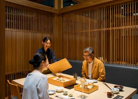 半個室のお席でリラックスして季節の味覚をご堪能ください。