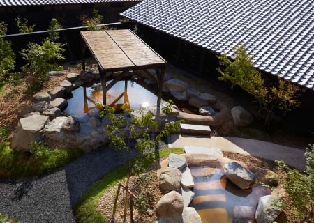 Ark Land Spa温泉大浴場のもう一つの露天風呂 庭園露天風呂。天然温泉かけ流しの浴槽です。