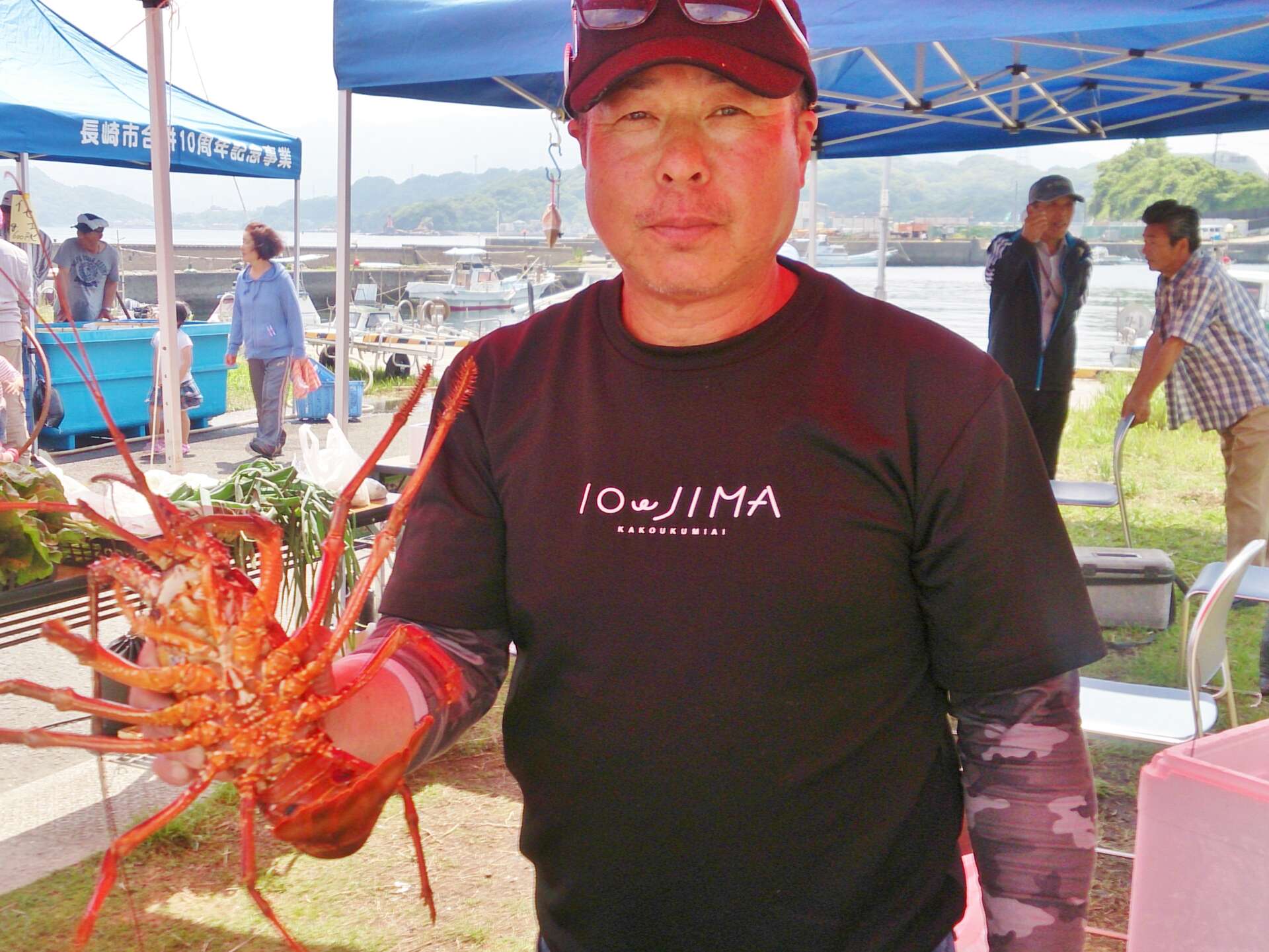 【5/29(日)伊王島朝市】海の幸や農産物を朝市特価で販売！禁漁前の伊勢海老やウニの殻割り体験も！