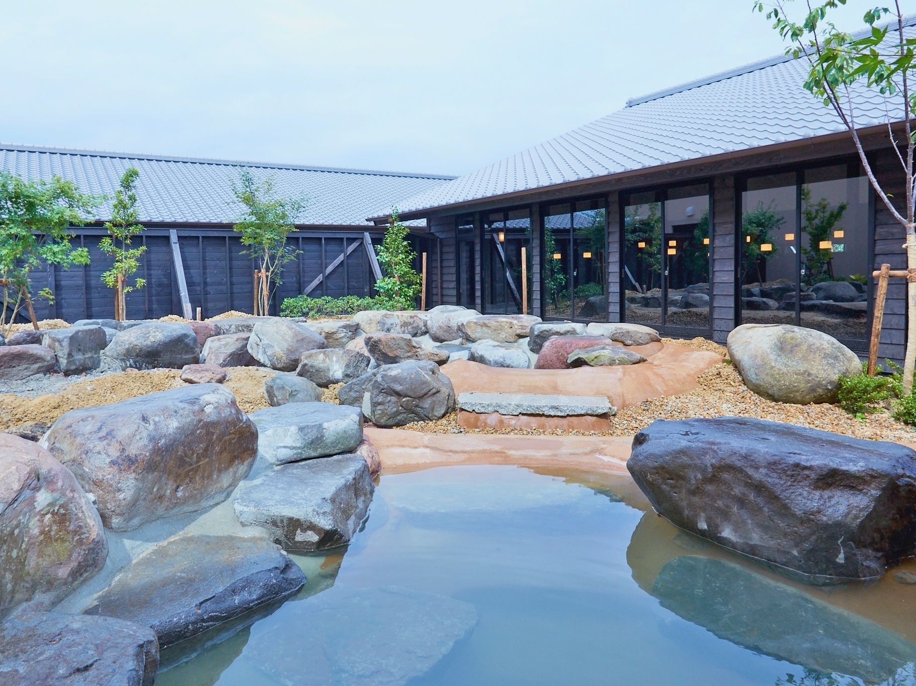 【日帰り・温泉入浴付】20種類以上のタイハーブの薬効成分 が含まれたタイ式ハーブテントパック