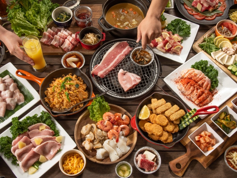 開放感抜群の海辺のオープンデッキで楽しむ食べ飲み放題BBQプラン