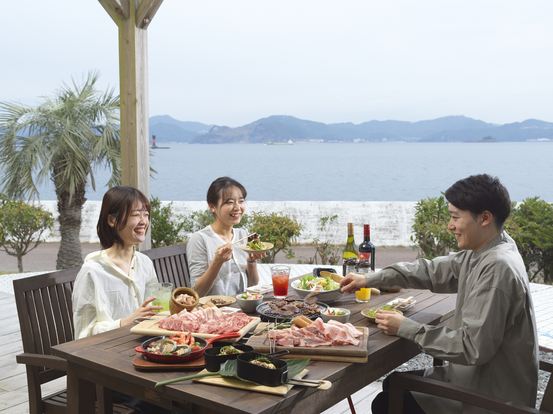 開放感抜群の海辺のオープンデッキで楽しむBBQプラン