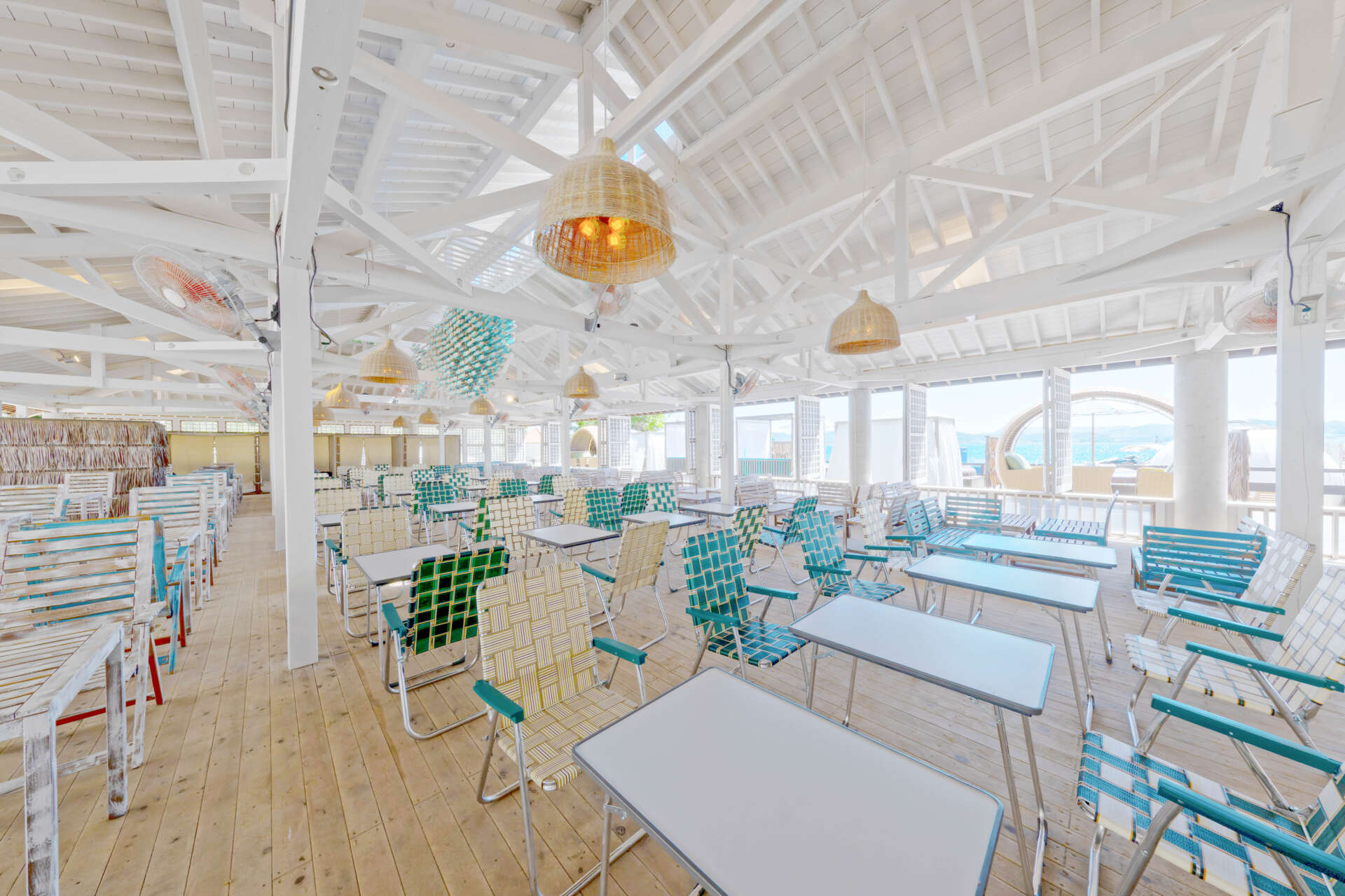 BEACH CLUB
